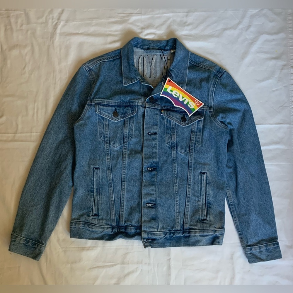 Levi’s Premium Pride Trucker Jean Jacket Tie Dye Denim USE YOUR VOICE! Sz M NEW